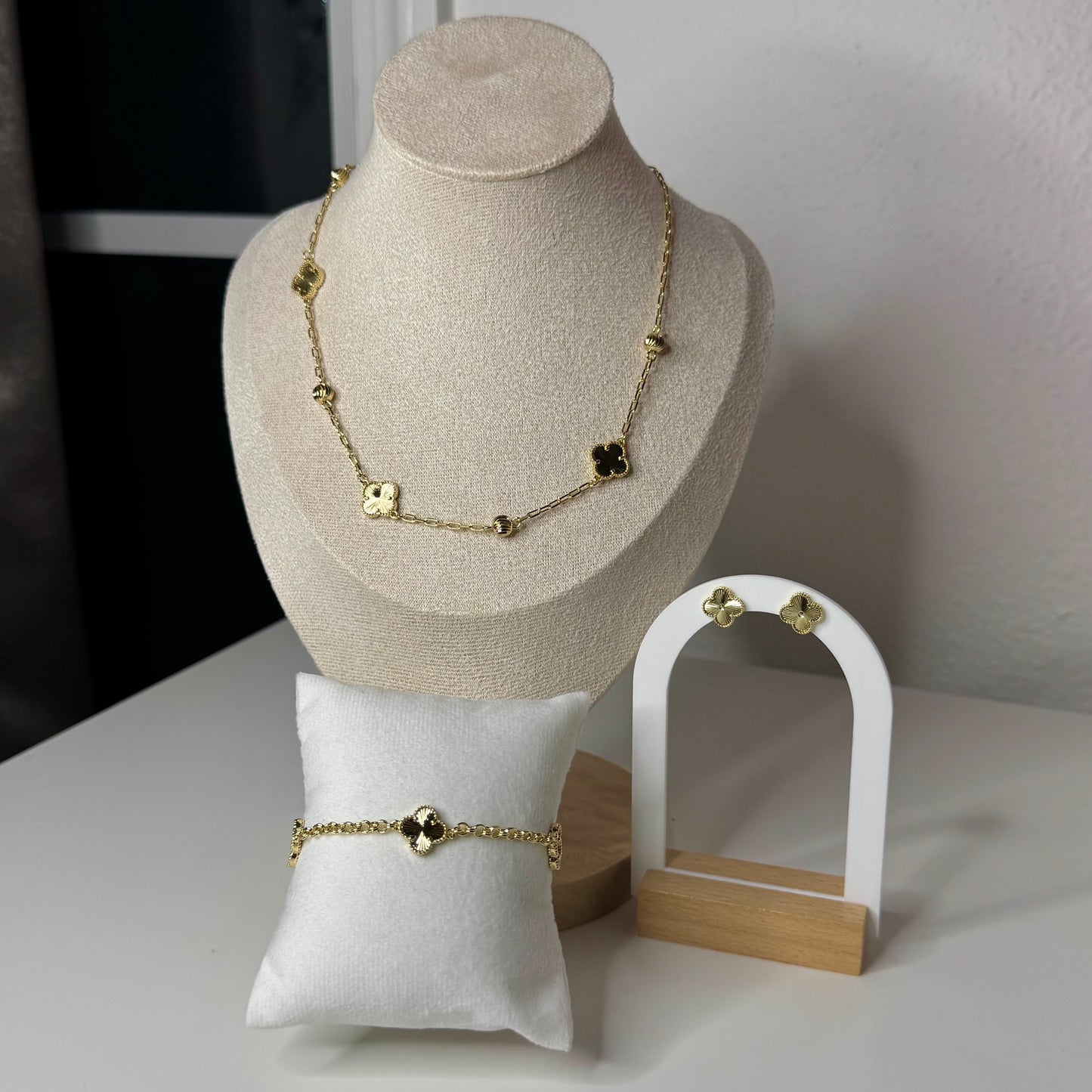 “Exquisite” gold clover necklace or set